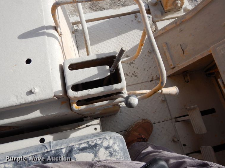 image for item DS1378 1974 Caterpillar 977L  track loader