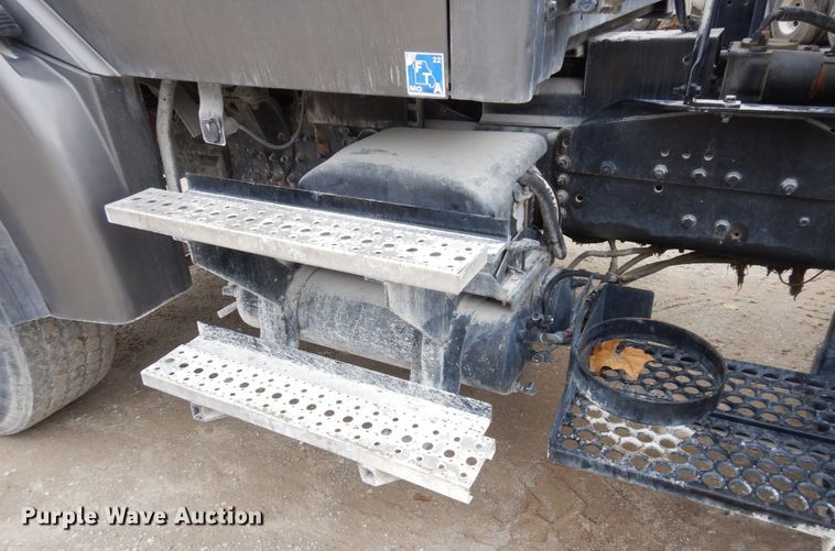 image for item DS1492 2006 Sterling L9500  ready mix truck