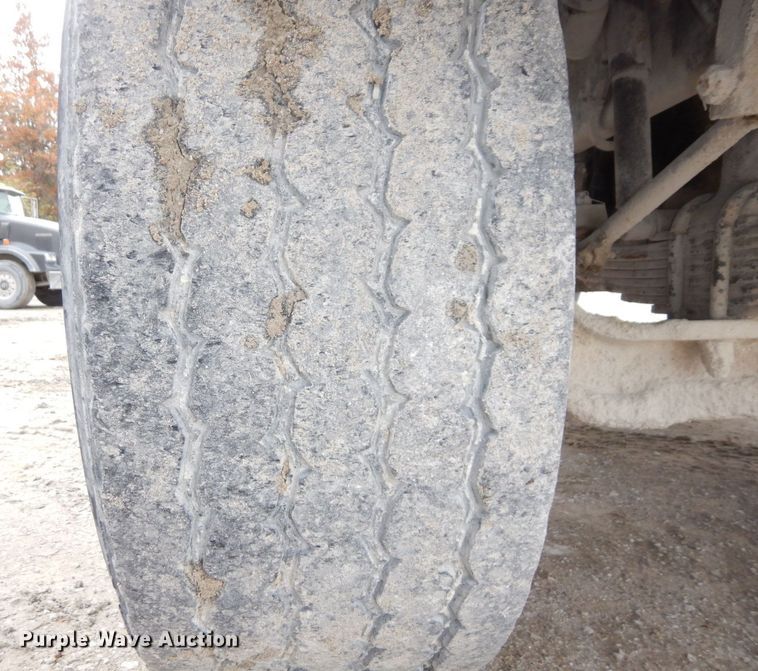 image for item DS1492 2006 Sterling L9500  ready mix truck