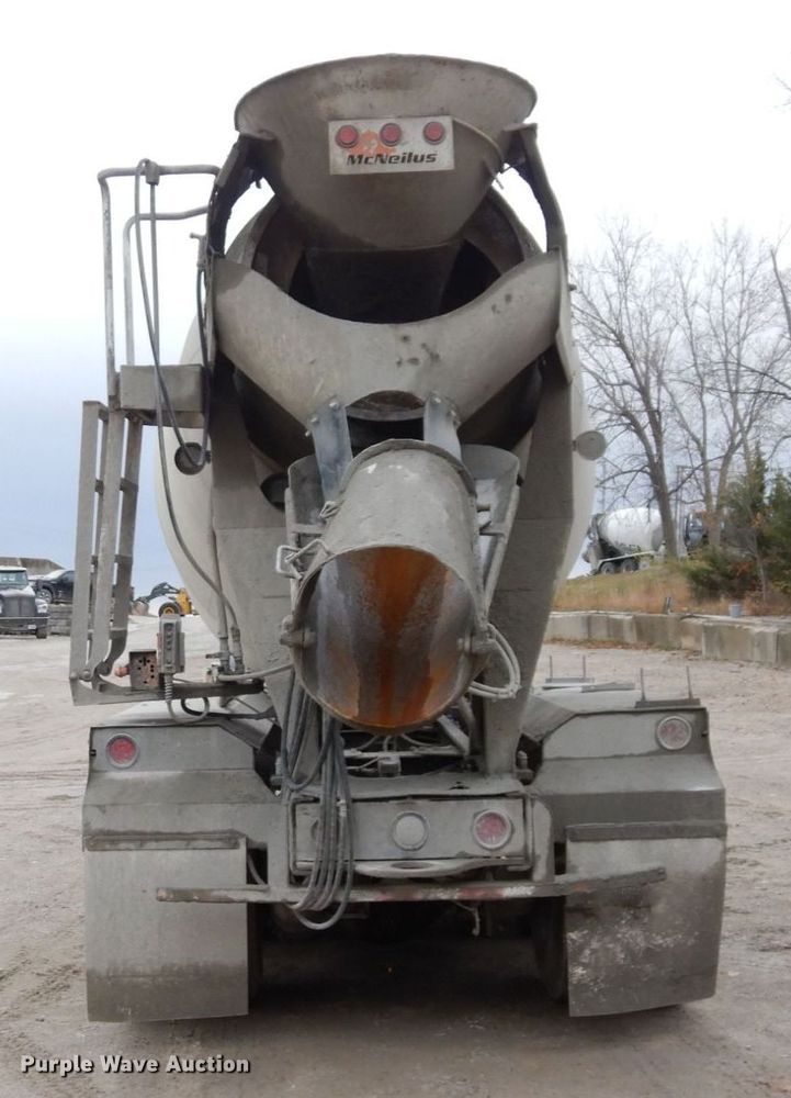 image for item DS1493 2003 Kenworth T800  ready mix truck