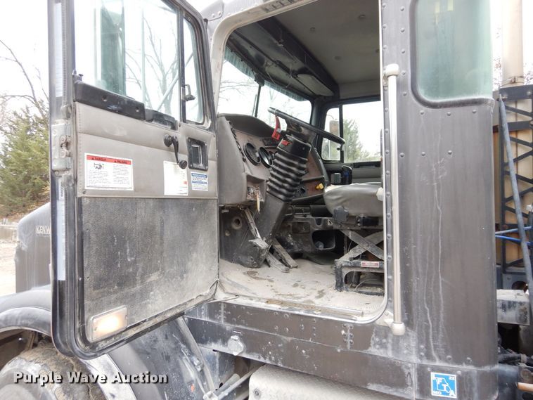 image for item DS1493 2003 Kenworth T800  ready mix truck