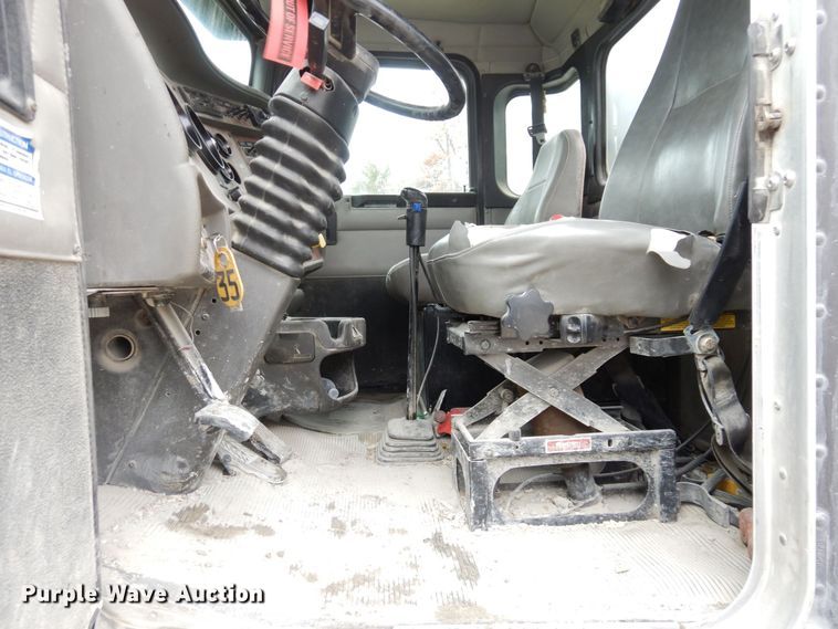 image for item DS1493 2003 Kenworth T800  ready mix truck