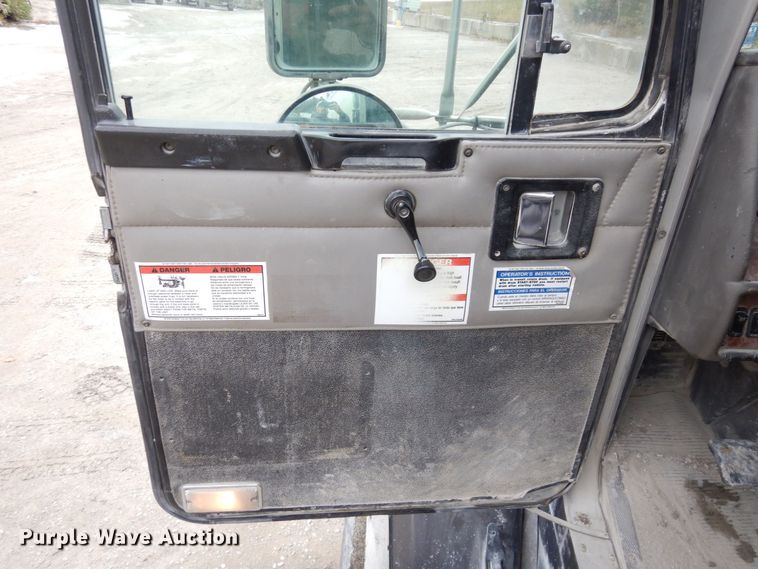 image for item DS1493 2003 Kenworth T800  ready mix truck