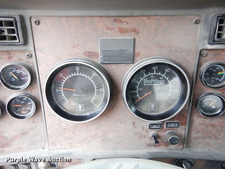 image for item DS1493 2003 Kenworth T800  ready mix truck