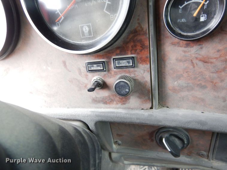 image for item DS1493 2003 Kenworth T800  ready mix truck