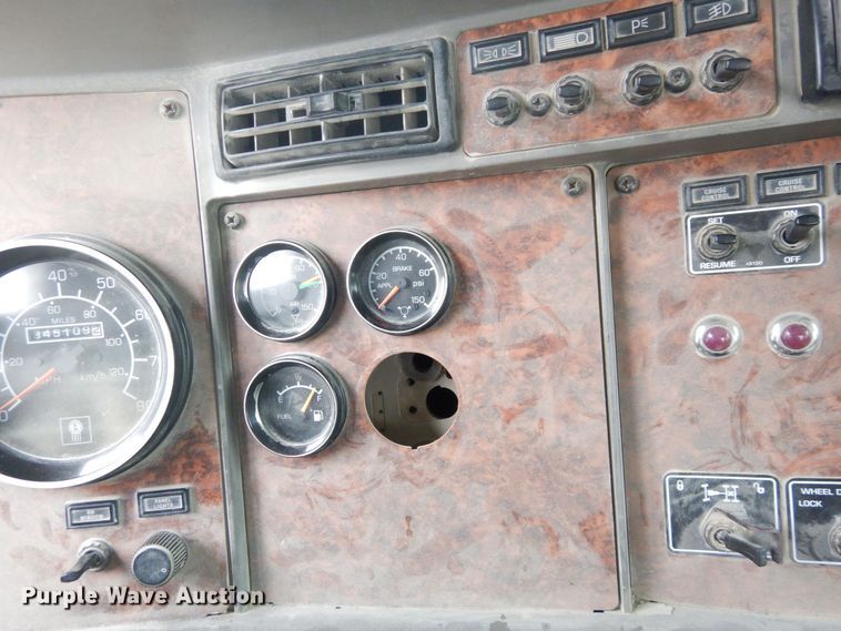 image for item DS1493 2003 Kenworth T800  ready mix truck