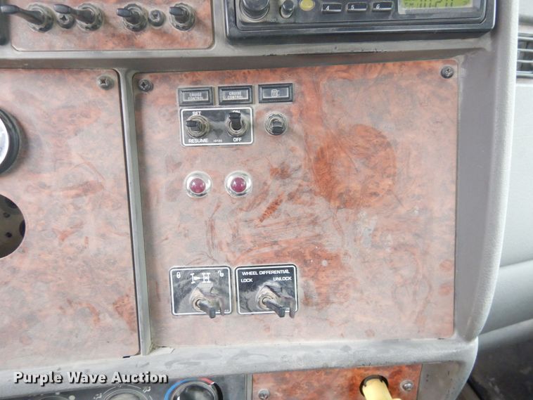 image for item DS1493 2003 Kenworth T800  ready mix truck