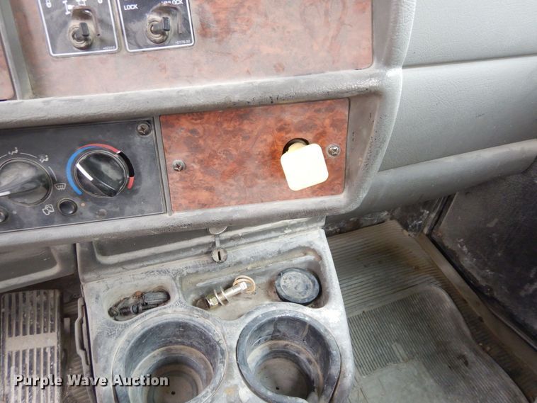 image for item DS1493 2003 Kenworth T800  ready mix truck