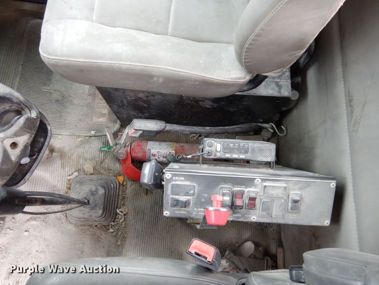 image for item DS1493 2003 Kenworth T800  ready mix truck