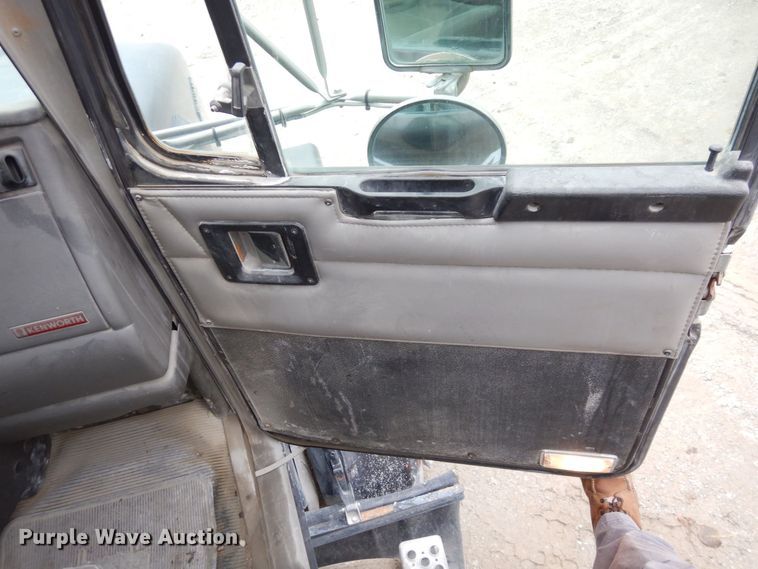 image for item DS1493 2003 Kenworth T800  ready mix truck