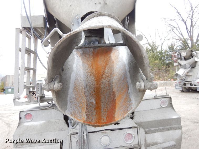 image for item DS1493 2003 Kenworth T800  ready mix truck