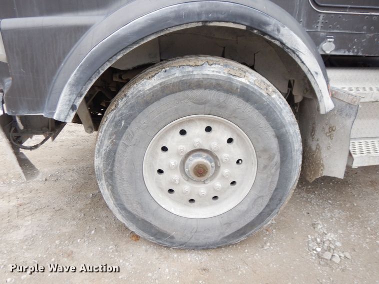 image for item DS1493 2003 Kenworth T800  ready mix truck