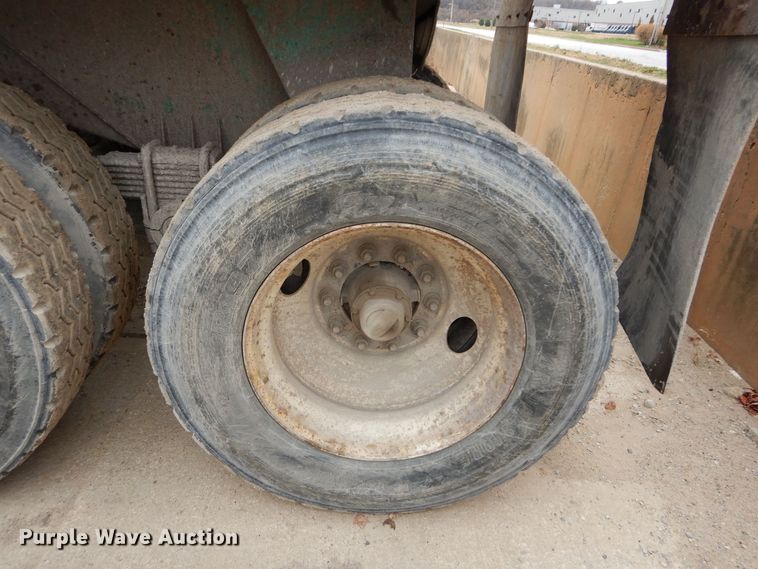 image for item DS6294 1997 Reliance  end dump trailer