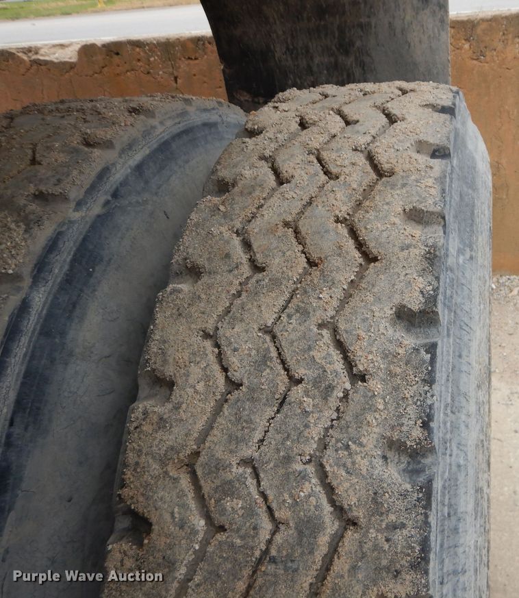 image for item DS6294 1997 Reliance  end dump trailer