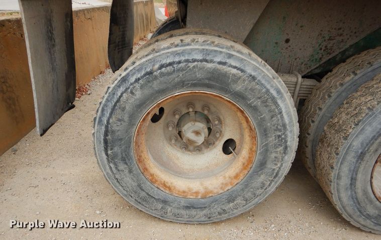 image for item DS6294 1997 Reliance  end dump trailer