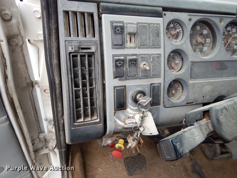 image for item DS6298 1996 Freightliner FL70  utility / service truck