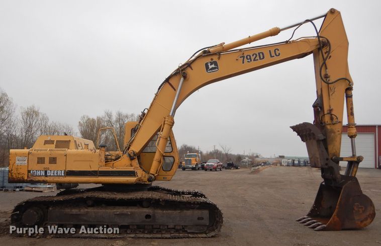 image for item DS6299 1996 John Deere 792D  excavator