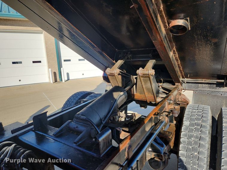 image for item EA9435 2007 GMC C8500  dump truck