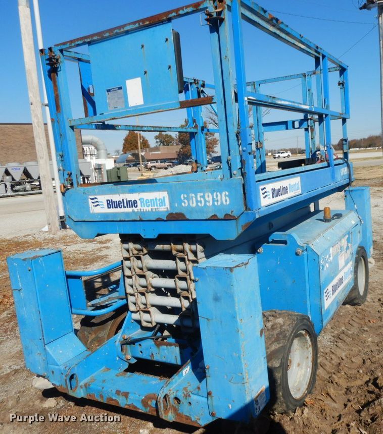 image for item HF9462 2007 Genie GS-3268  scissor lift