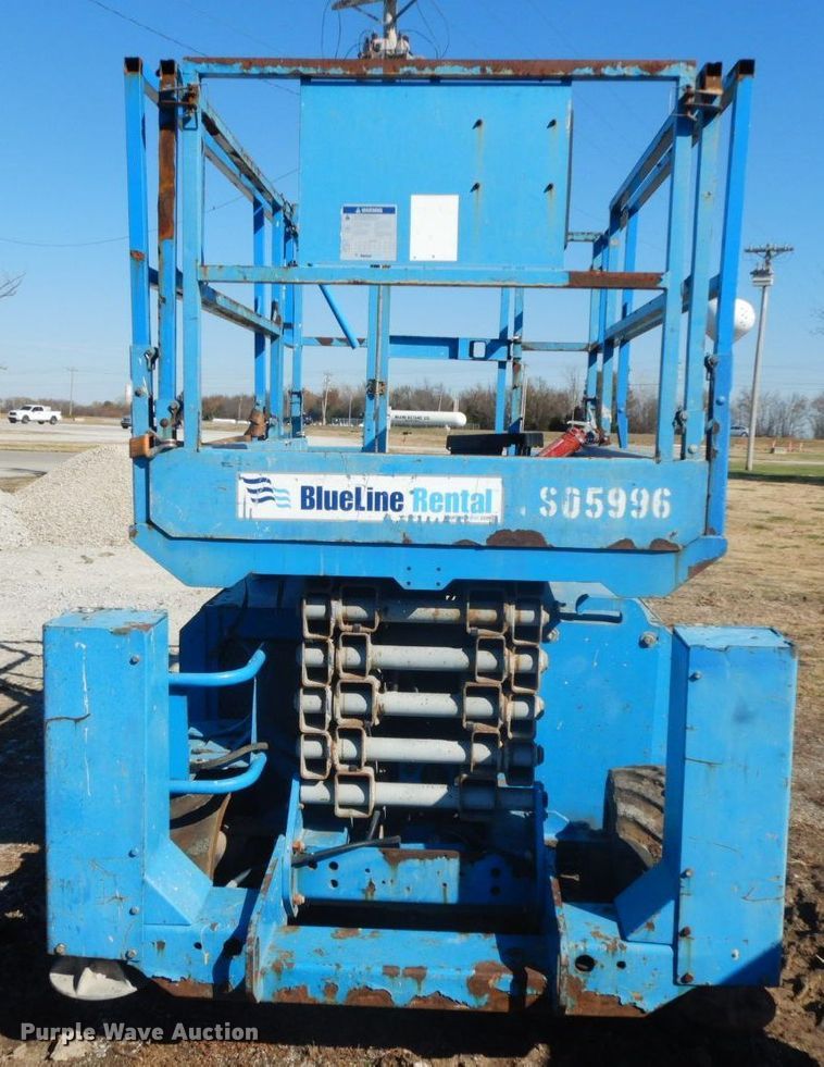 image for item HF9462 2007 Genie GS-3268  scissor lift