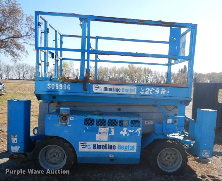image for item HF9462 2007 Genie GS-3268  scissor lift