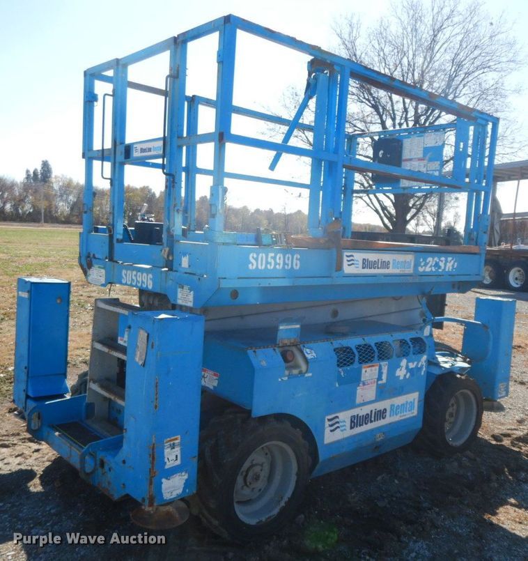 image for item HF9462 2007 Genie GS-3268  scissor lift