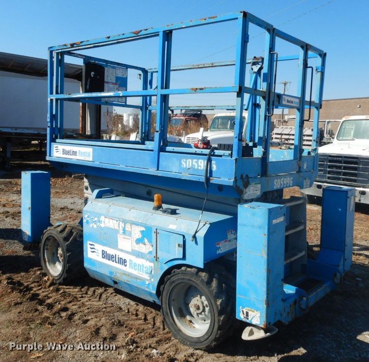 image for item HF9462 2007 Genie GS-3268  scissor lift