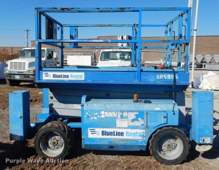 image for item HF9462 2007 Genie GS-3268  scissor lift