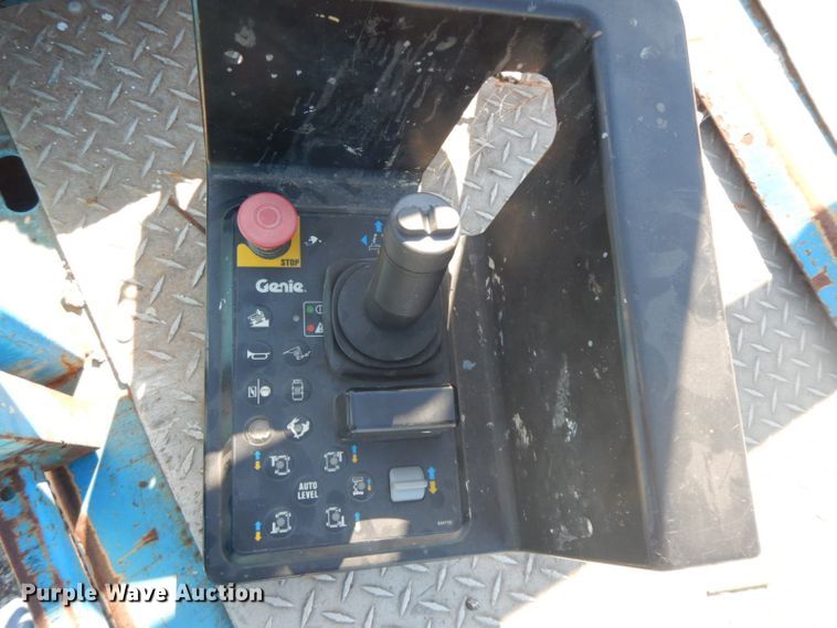 image for item HF9462 2007 Genie GS-3268  scissor lift