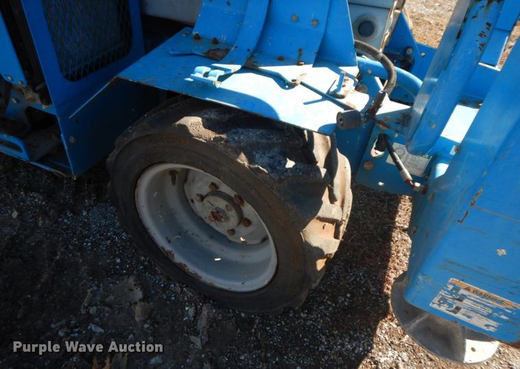 image for item HF9462 2007 Genie GS-3268  scissor lift