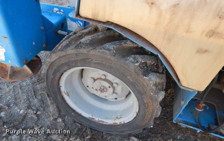 image for item HF9462 2007 Genie GS-3268  scissor lift