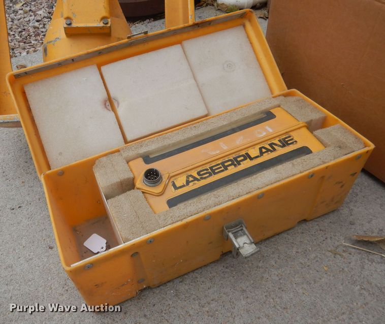 image for item HQ9528 (2) Spectra Physics Laser Plane laser levels