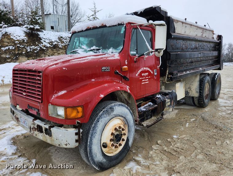 image for item JB9756 2002 International 4900  dump truck