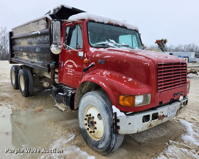 image for item JB9756 2002 International 4900  dump truck
