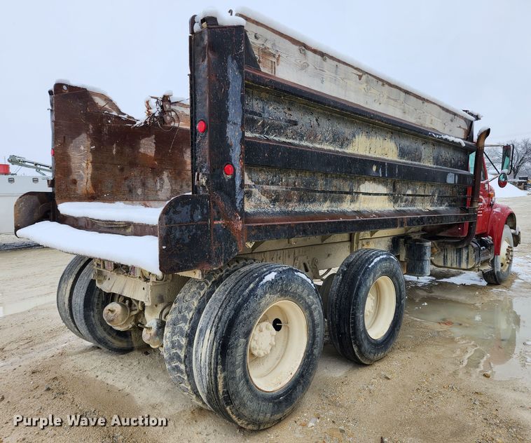image for item JB9756 2002 International 4900  dump truck