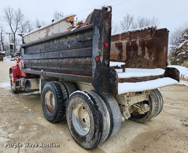 image for item JB9756 2002 International 4900  dump truck