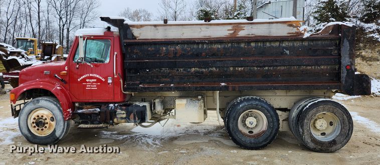 image for item JB9756 2002 International 4900  dump truck