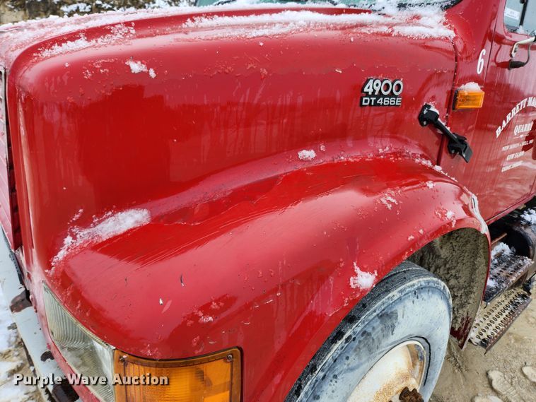 image for item JB9756 2002 International 4900  dump truck