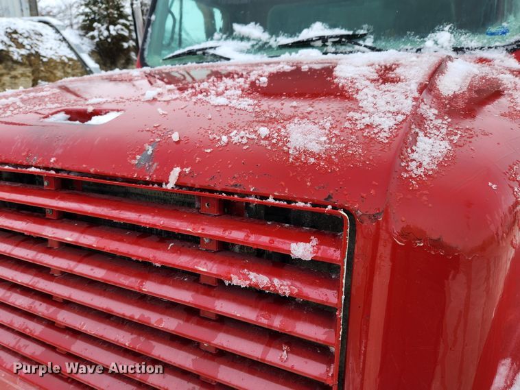 image for item JB9756 2002 International 4900  dump truck