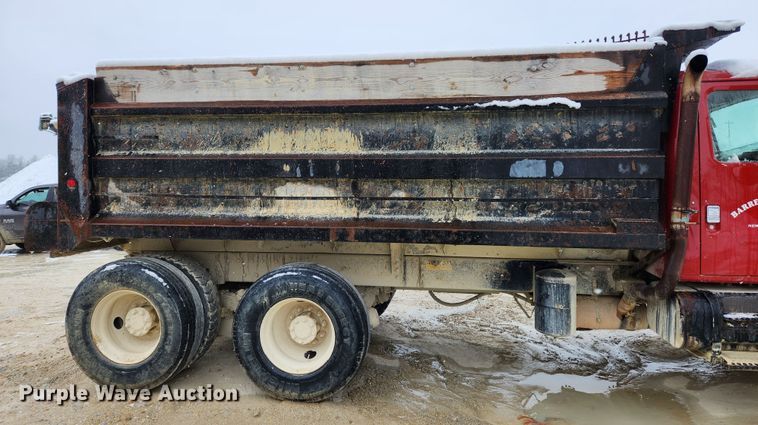 image for item JB9756 2002 International 4900  dump truck