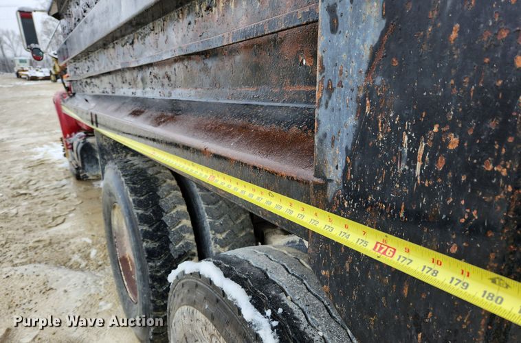 image for item JB9756 2002 International 4900  dump truck