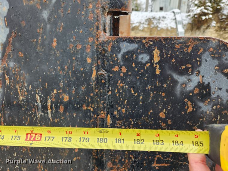 image for item JB9756 2002 International 4900  dump truck