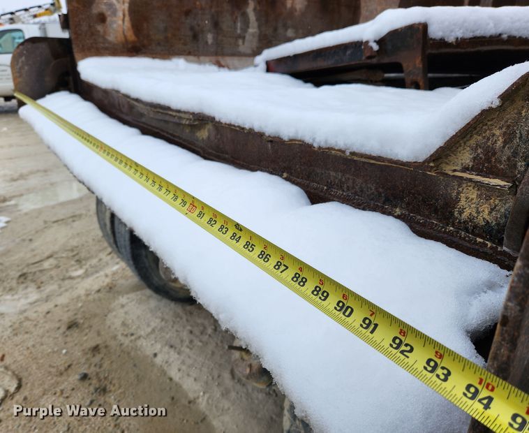 image for item JB9756 2002 International 4900  dump truck