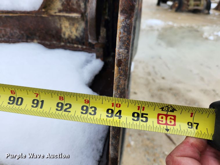 image for item JB9756 2002 International 4900  dump truck