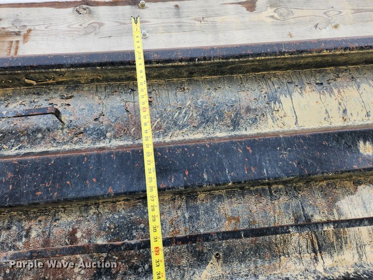 image for item JB9756 2002 International 4900  dump truck