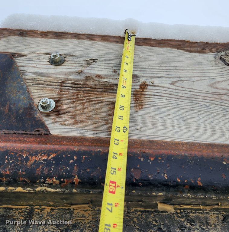 image for item JB9756 2002 International 4900  dump truck