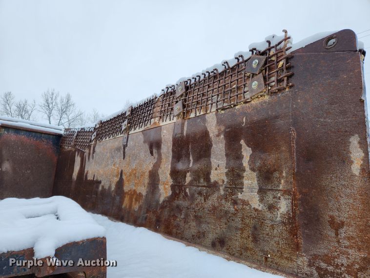 image for item JB9756 2002 International 4900  dump truck