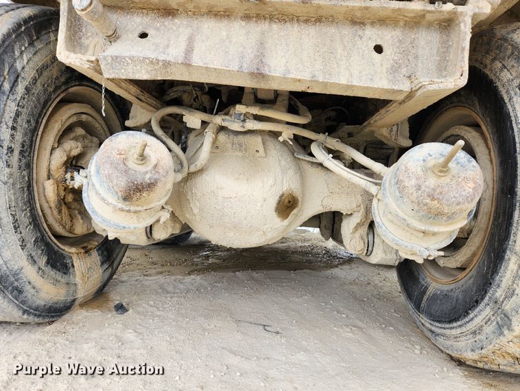 image for item JB9756 2002 International 4900  dump truck