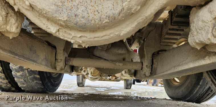 image for item JB9756 2002 International 4900  dump truck