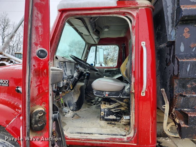 image for item JB9756 2002 International 4900  dump truck